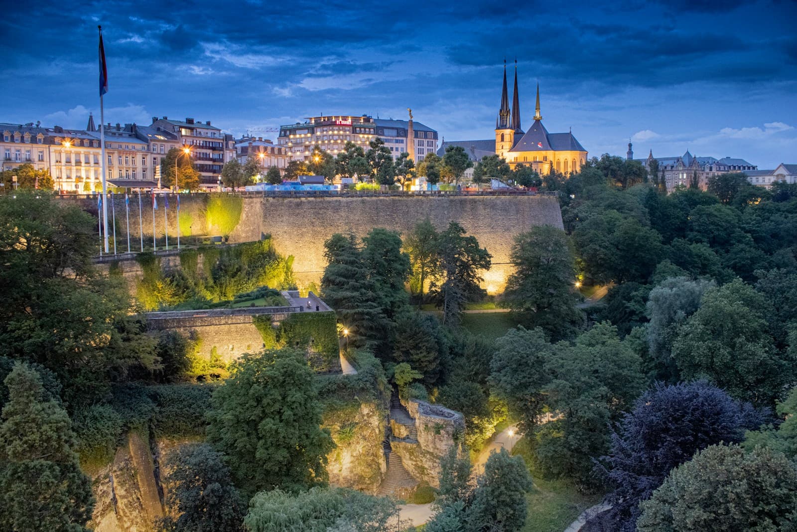 Deutsche Bank Luxembourg's 2025 Net Interest Income Falls 13% to €509M Ahead of Skypark Move